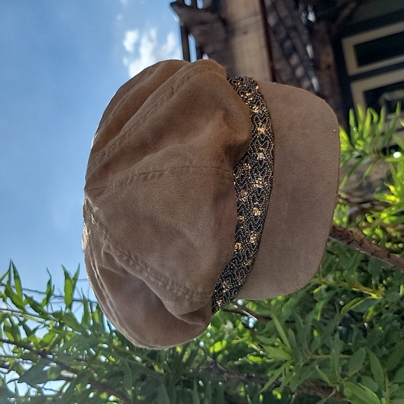 Ladies Cabbie Cap Faux Suede Newsboys Hat with Glitter Ribbon Trim - Picture 4 of 6